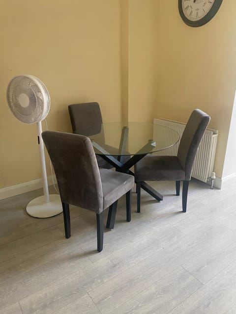 Modern & Convenient House in Belfast