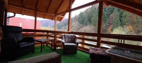 Balcony/Terrace, Mountain view