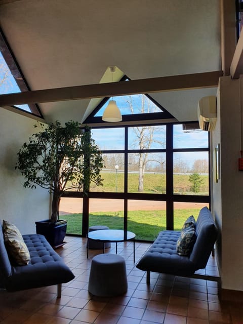 Lounge or bar, Area and facilities