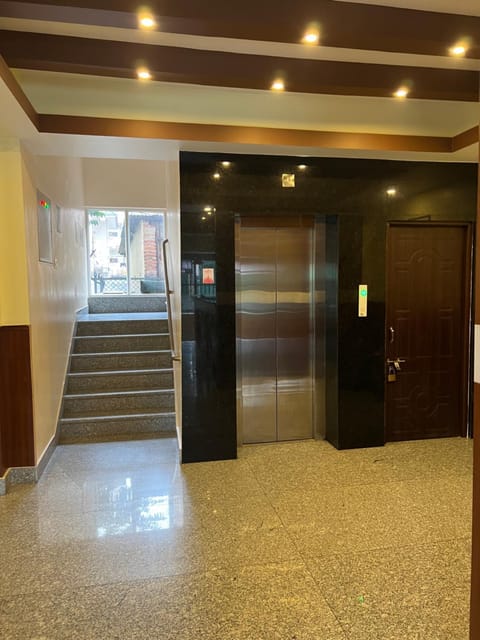 Lobby or reception, elevator