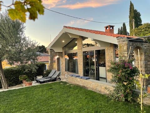 Facade/entrance, Garden