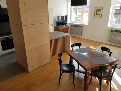 TV and multimedia, View (from property/room), Dining area