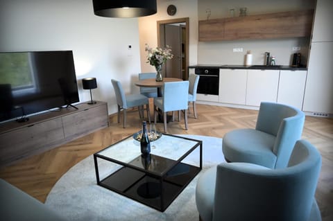 Communal lounge/ TV room, TV and multimedia, Kitchen or kitchenette, Living room, Seating area, Dining area, pet friendly