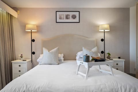 Oaktree Lodge - Luxury Cottage, Hot Tub, Sea Views House in Saundersfoot