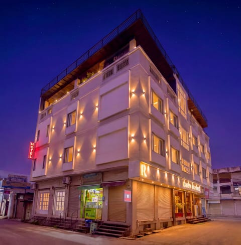 Property building, Facade/entrance, Parking