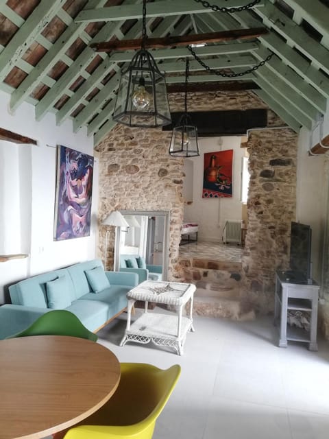 Seating area, Dining area
