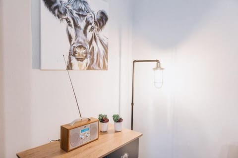 Decorative detail, Dining area, Entertainment