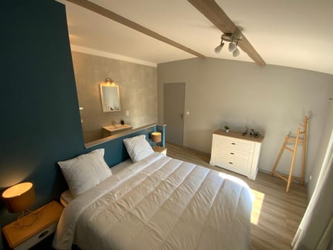 Bathroom, Photo of the whole room, Bedroom