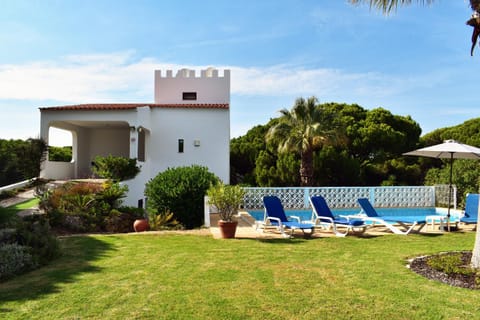 Property building, Patio, Spring, Day, Garden, Seating area, Garden view, Pool view, Swimming pool, sunbed