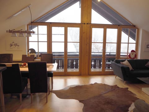 View (from property/room), View (from property/room), Living room, Dining area