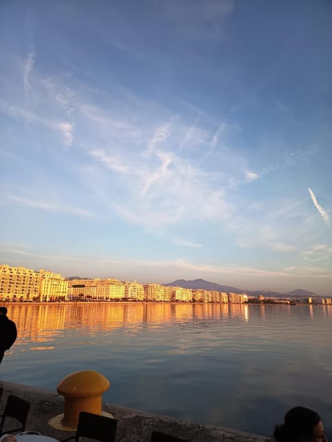 Private Pristine Balcony Home- Heart of the Center Apartment in Thessaloniki