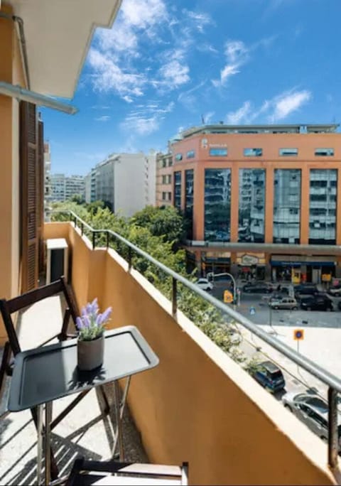 Private Pristine Balcony Home- Heart of the Center Apartment in Thessaloniki