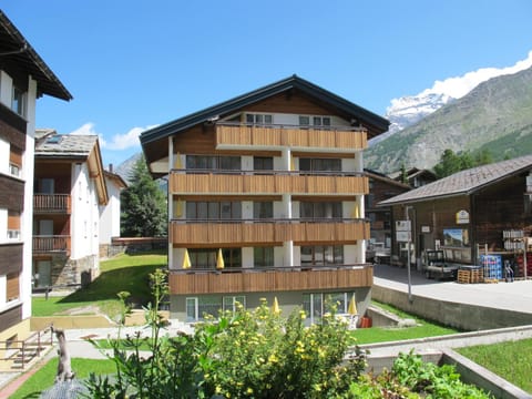 Appartementhaus Venetz SAAS107 ruhige Lage direkt an SKIBUSHALTESTELLE Apartment in Saas-Fee