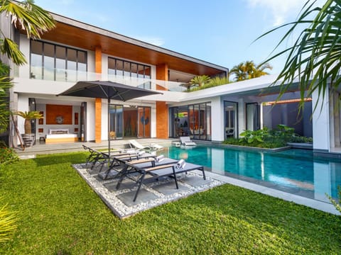 Property building, Day, Garden, Garden view, Pool view, Swimming pool, sunbed