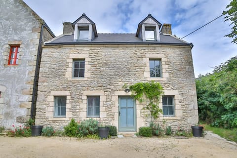 Ancienne Forge avec son jardin à 2 pas de la plage House in Brittany