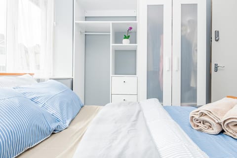 Shirley house 2, Self Catering Guest House, Self Check in, Smart locks, 10 min Walk to Southampton General, Aspire and Princess Anne Hospitals, Access to Fully Equipped Kitchen, Excellent Transport Links, Ideal for Longer Stays and Hospital Shifts Bed and Breakfast in Southampton