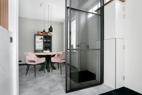 Facade/entrance, Seating area, Dining area