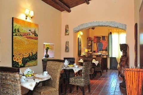 Dining area, Continental breakfast