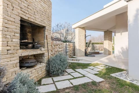 Patio, BBQ facilities, Garden