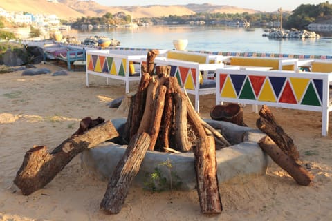 Nearby landmark, Natural landscape, BBQ facilities, Balcony/Terrace, Evening entertainment, River view