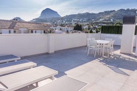 Patio, Mountain view