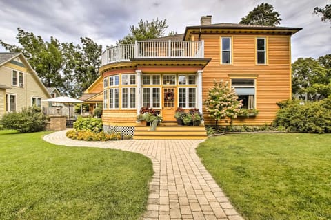 Dog-Friendly Home with Balcony and Yard in Surgeon Bay House in Sturgeon Bay