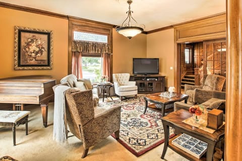 Dog-Friendly Home with Balcony and Yard in Surgeon Bay House in Sturgeon Bay