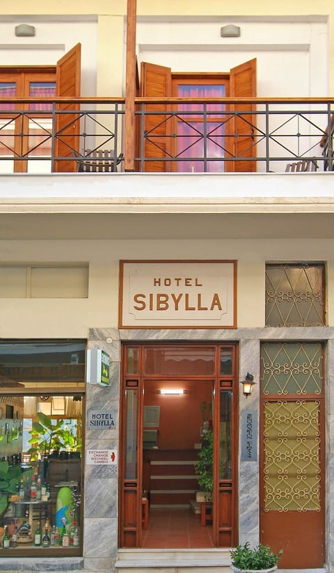 Facade/entrance