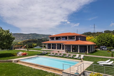 Property building, Mountain view, Pool view, Swimming pool, Parking, sunbed