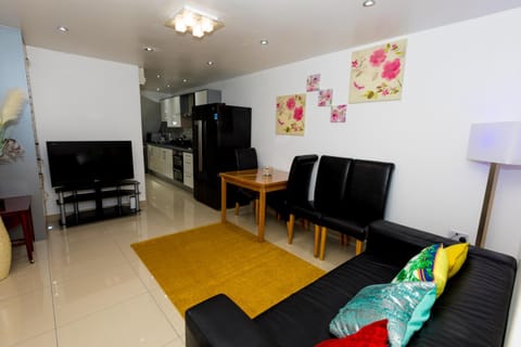 Communal lounge/ TV room, Seating area, Dining area