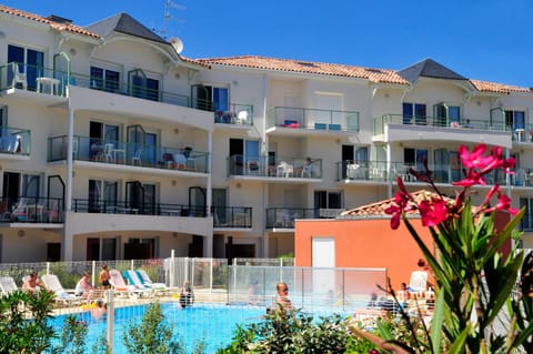 Facade/entrance, Swimming pool, Swimming pool