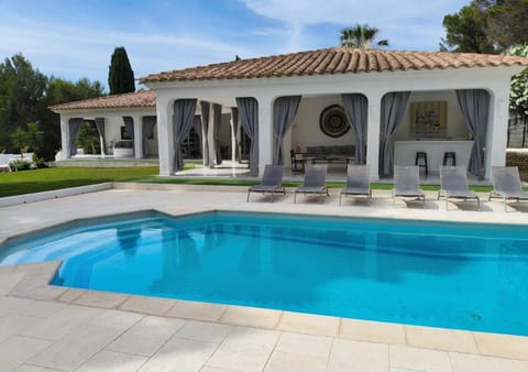 Patio, Garden, Swimming pool, Swimming pool, sunbed