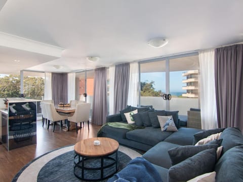 TV and multimedia, Balcony/Terrace, Living room, Seating area, Evening entertainment