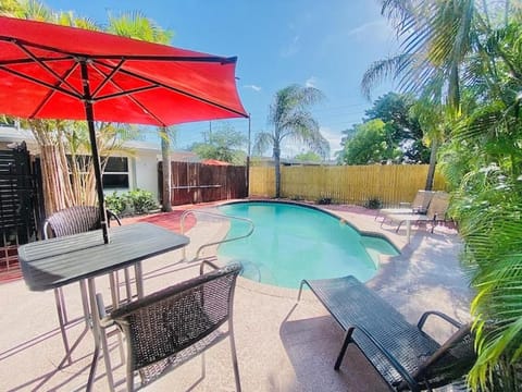Wilton Manor Oasis Apartment in Wilton Manors