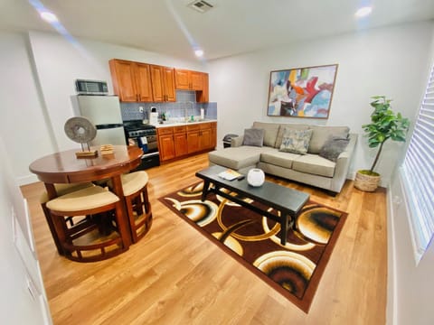 Wilton Manor Oasis Apartment in Wilton Manors