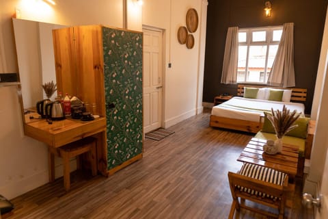 Bed, Photo of the whole room, Seating area, Bedroom, Pets, Family, wardrobe