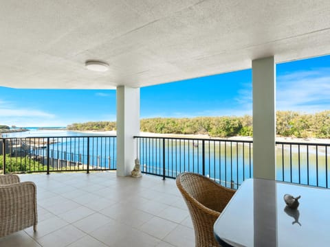 Patio, Day, Natural landscape, View (from property/room), Balcony/Terrace, Dining area, River view, Sea view