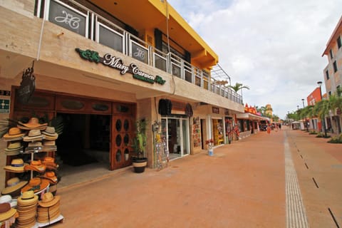 Facade/entrance, Off site, Street view