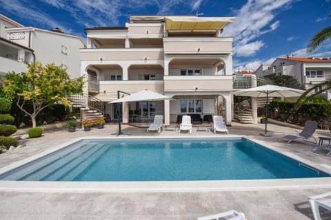 Property building, Swimming pool, Swimming pool