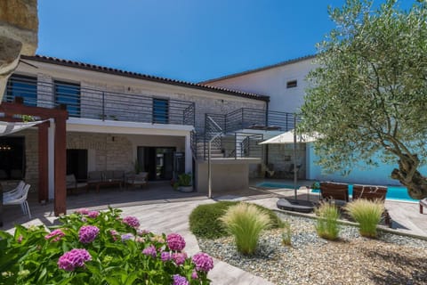 Garden, Swimming pool