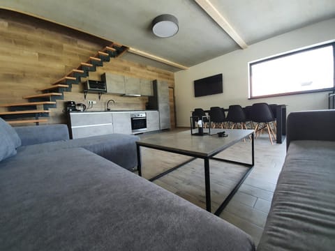 TV and multimedia, Kitchen or kitchenette, Living room, Seating area