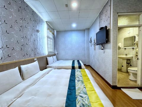 Property building, TV and multimedia, Photo of the whole room, Bedroom