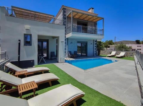 Property building, Swimming pool, Swimming pool