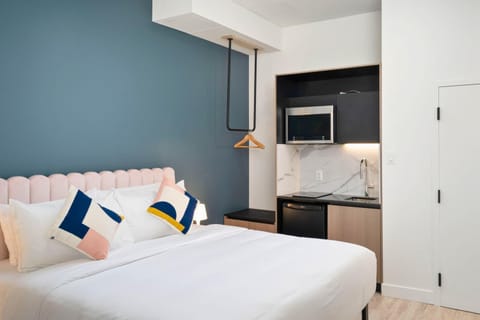 Bed, Kitchen or kitchenette, Photo of the whole room, Bedroom, minibar