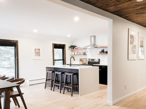 Dining area, kitchen