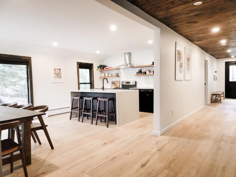 Dining area, kitchen