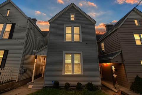 Recently Renovated Home in the Heart of Bellevue! home House in Bellevue