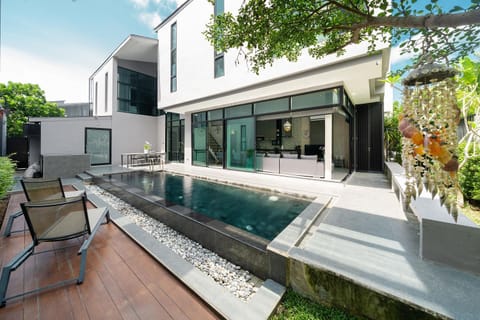 Swimming pool, Swimming pool