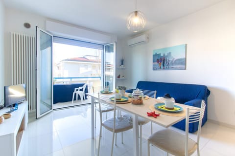 Communal lounge/ TV room, TV and multimedia, Living room