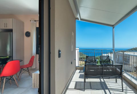 Facade/entrance, Balcony/Terrace